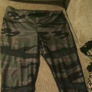 Xersion High Rise Printed Mesh Inset Leggings